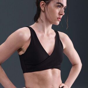 NWT Nike One Women’s Light Support Crossover Sports Bra. sZL